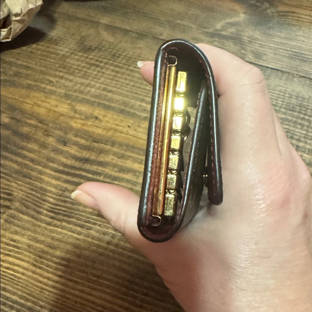 Beautiful Louis Vuitton 6 key holder - Picture 4 of 8